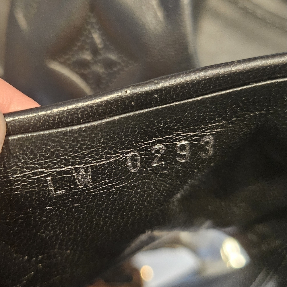 Louis Vuitton Neo Leather Mules FULL INCLUSION🔥 - Picture 4 of 9